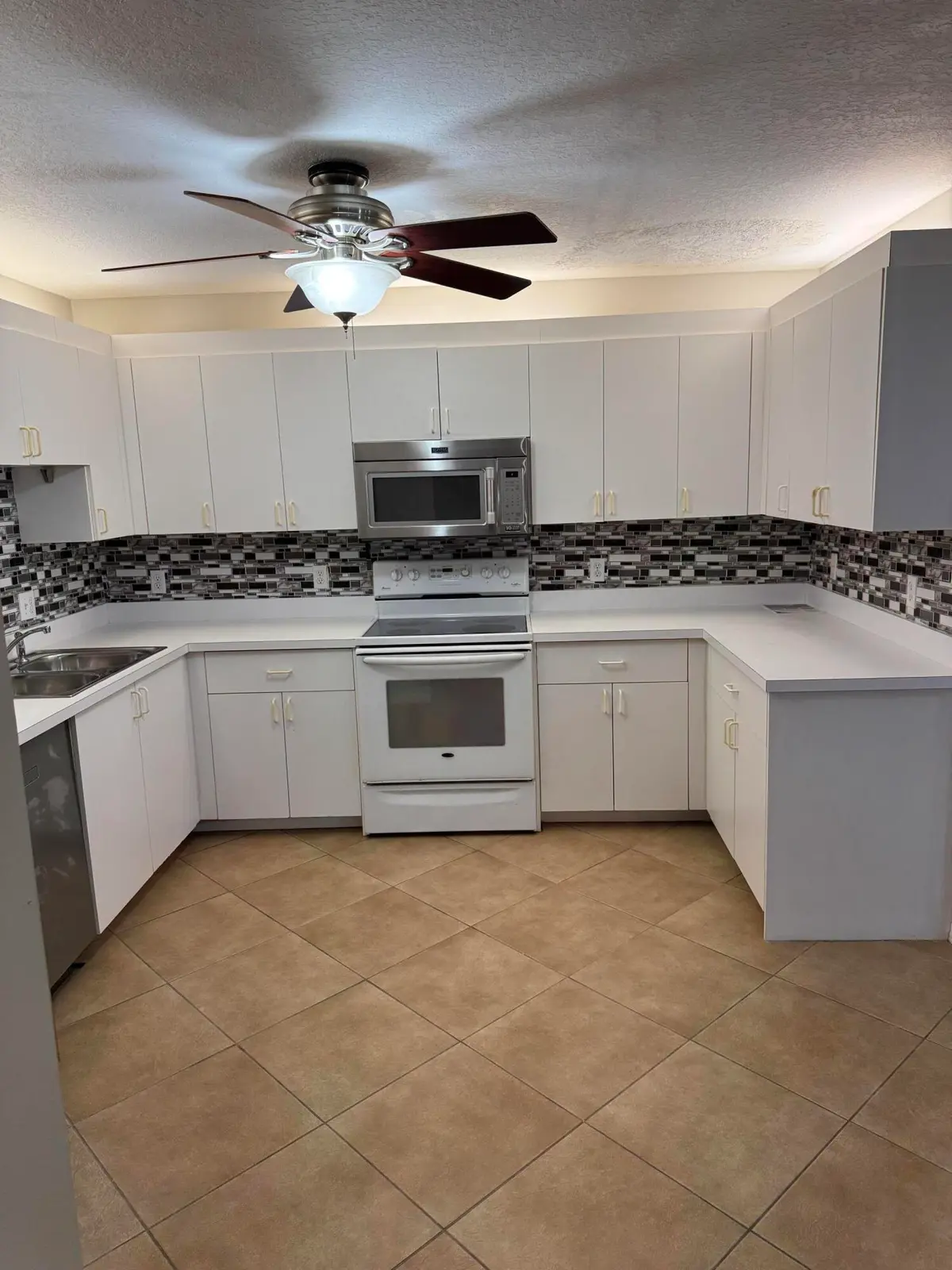 IMG_7117 at 1536 N Lawnwood Circle 3, Fort Pierce