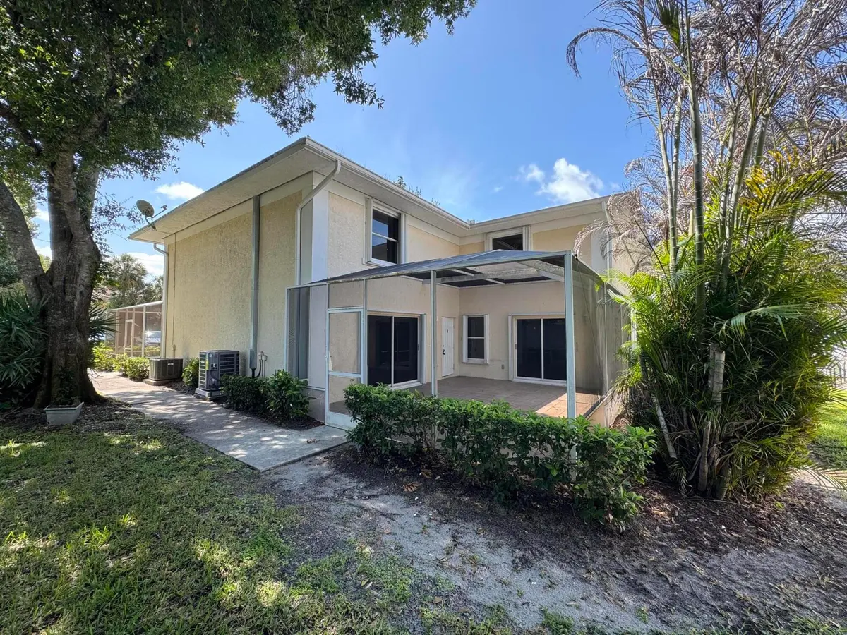 IMG_7114 at 1536 N Lawnwood Circle 3, Fort Pierce