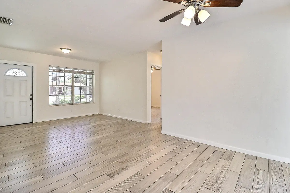 5fd7fa361a2c45f0a459f54f21f876d6b3716227 at 337 Mid Pines Road, Palm Springs