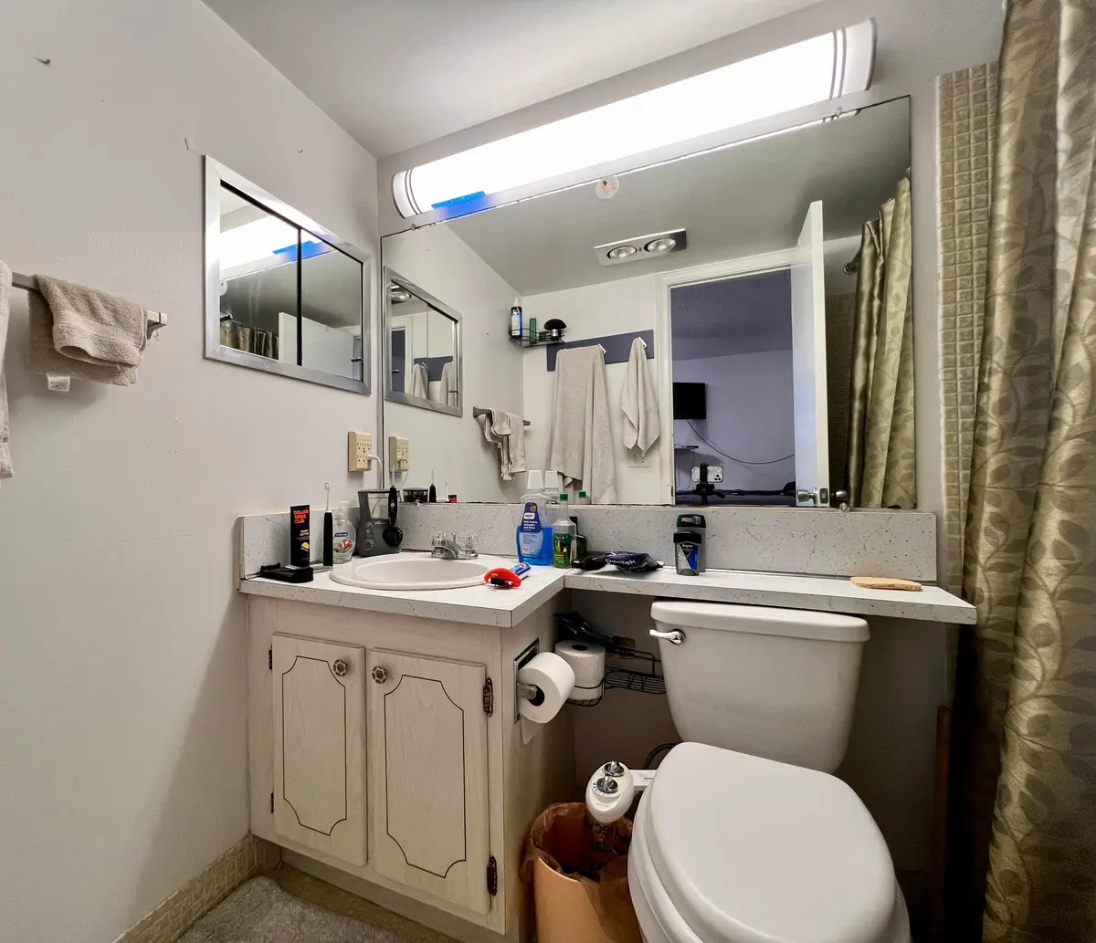 Full Ensuite Bath at 411 Southampton A, West Palm Beach