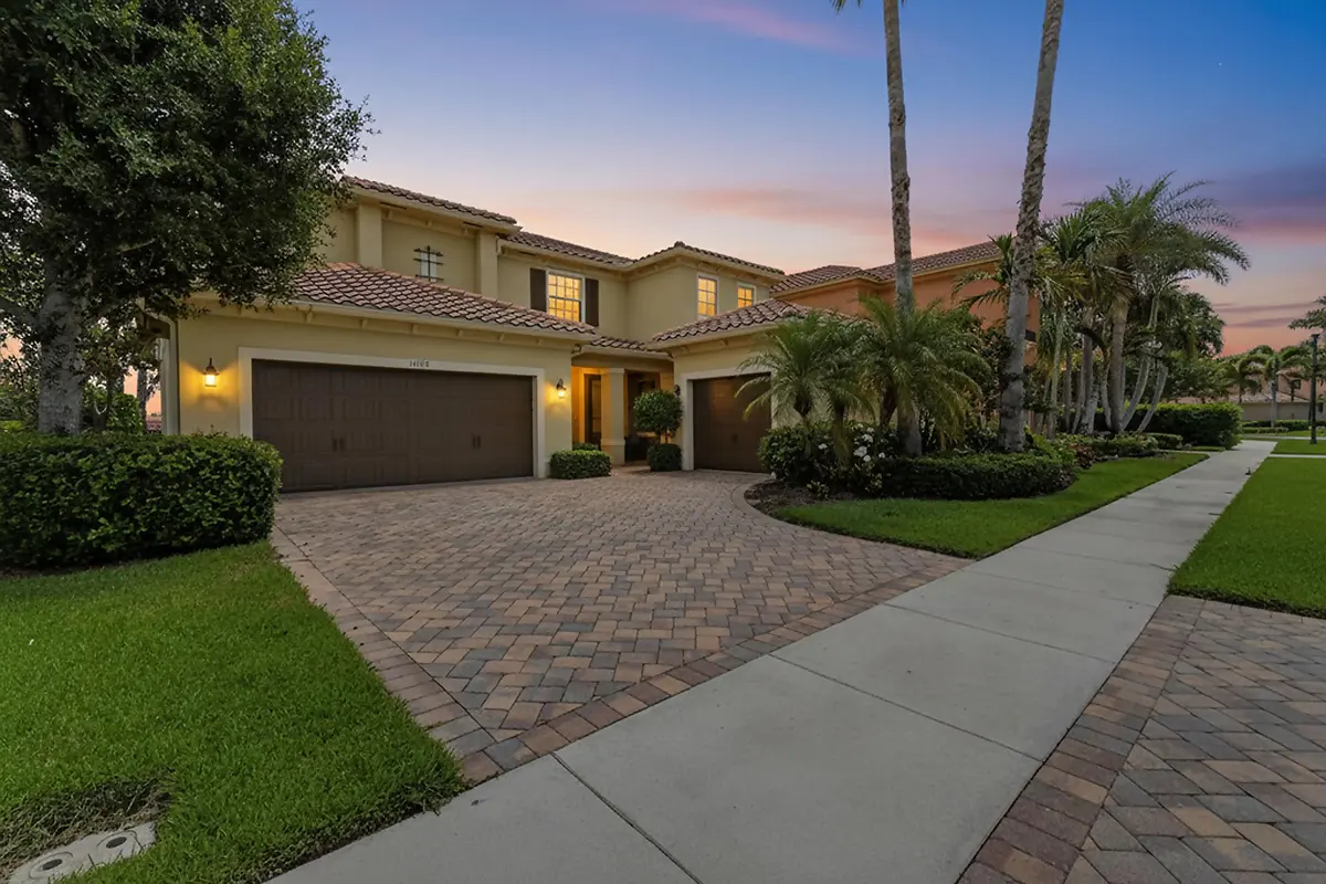 Garage at 10519 Longleaf Lane, Wellington