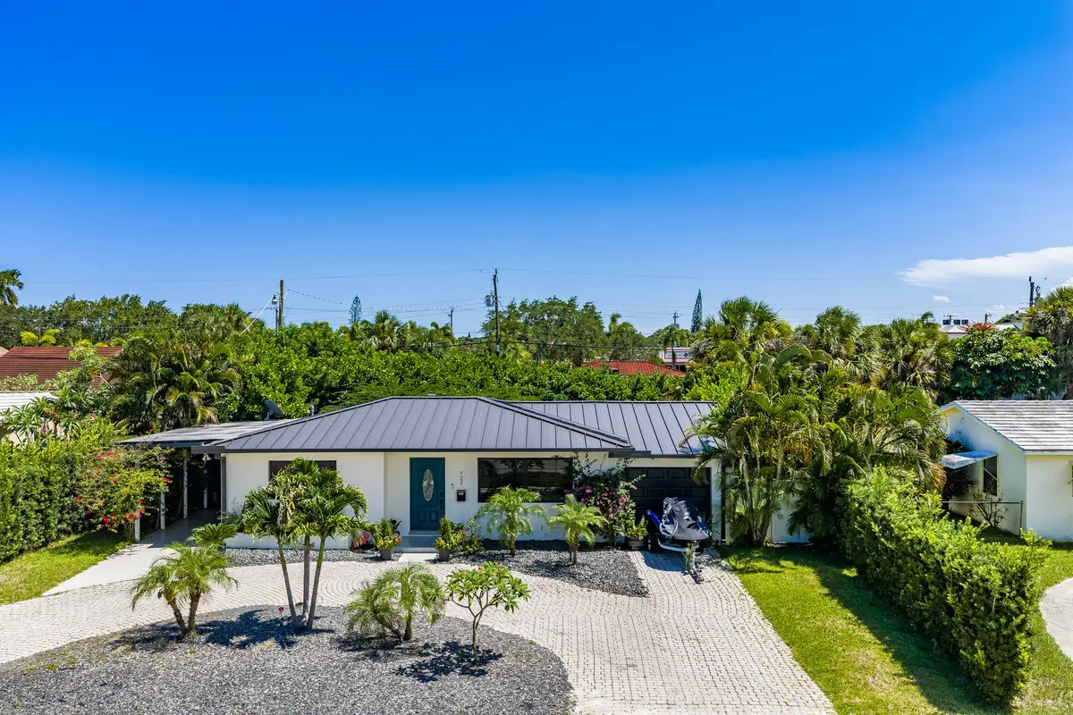 722 Greenbriar dr-2 at 722 Greenbriar Drive, Lake Park