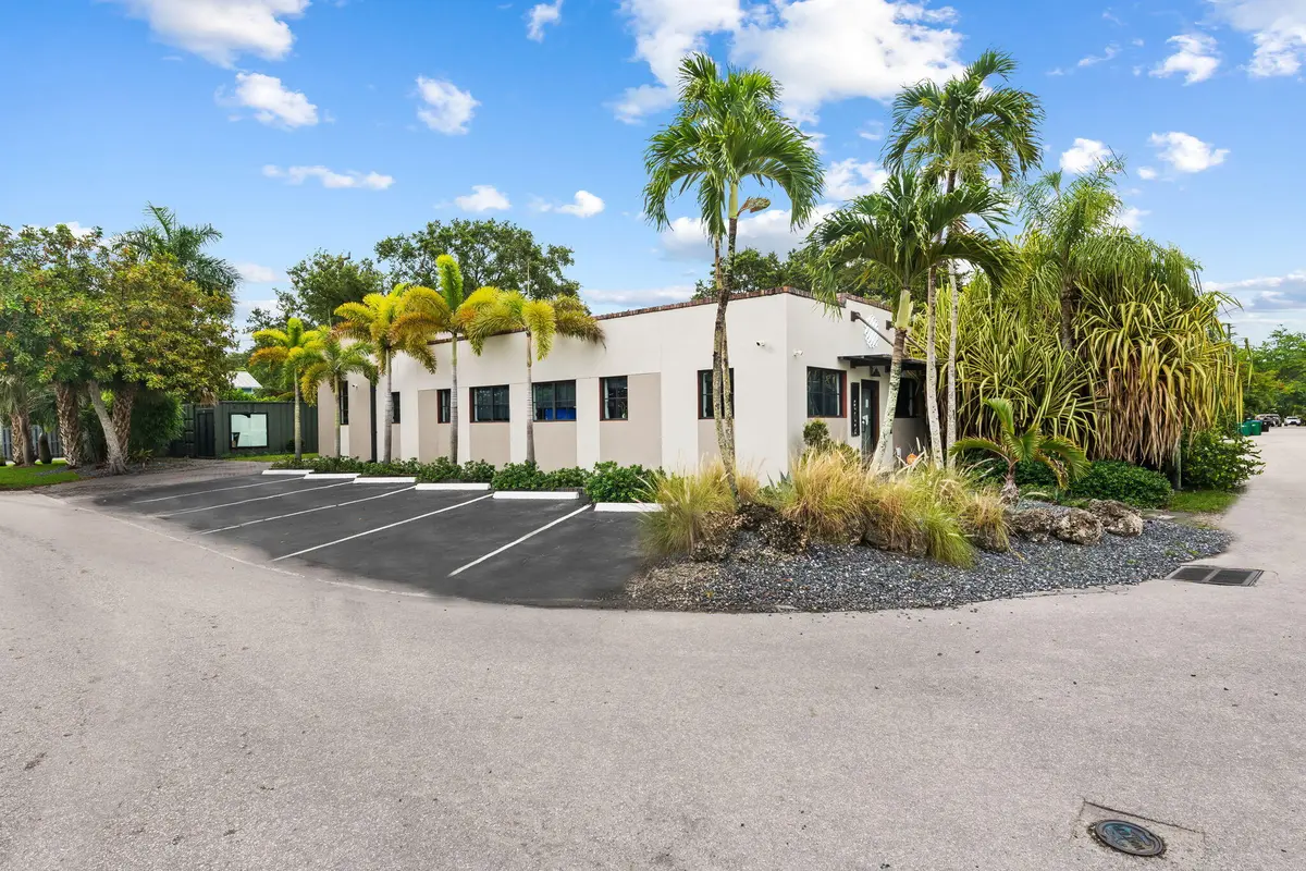 2-web-or-mls-DSC_0763 at 602 SW 12th Avenue, Fort Lauderdale