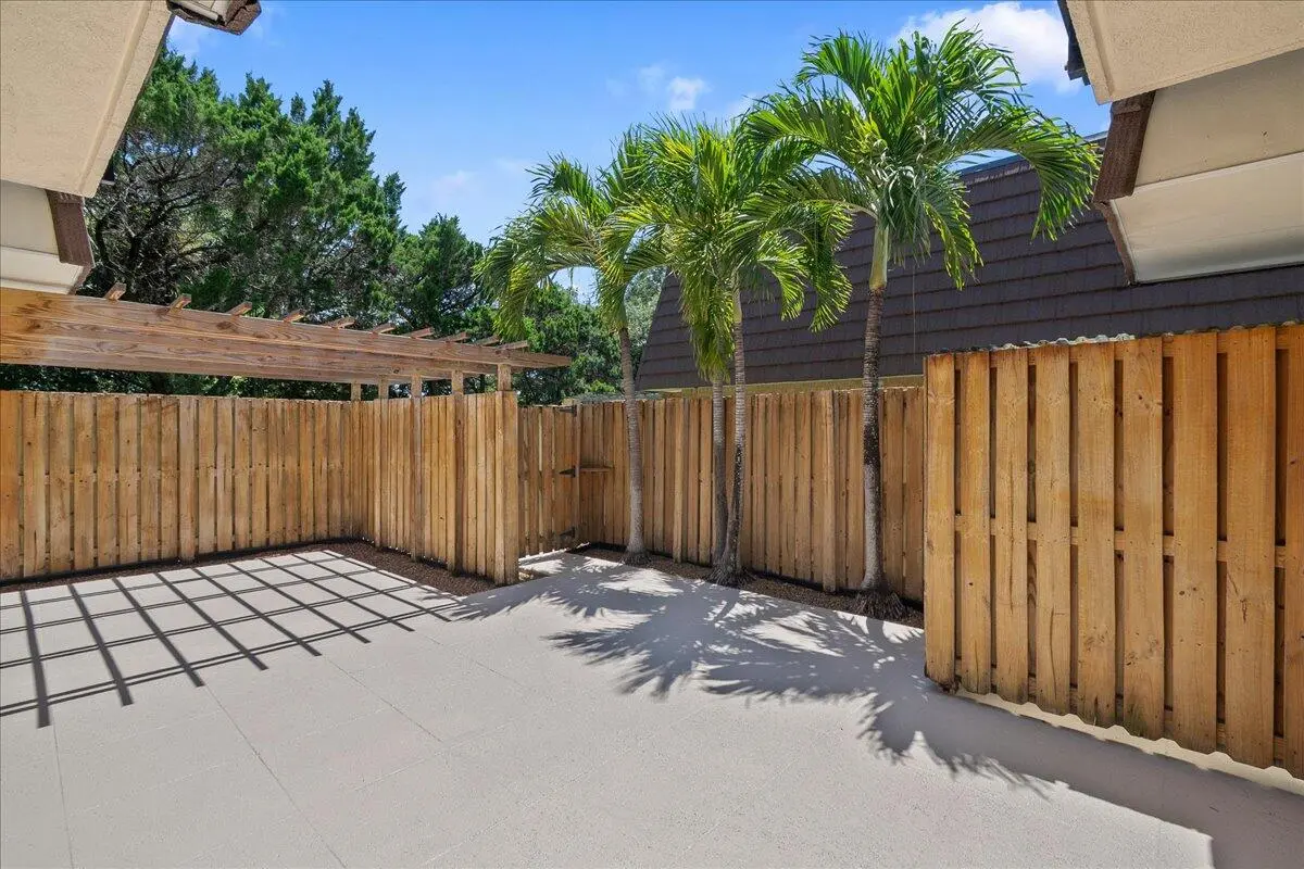 All New Fencing at 2108 21st Lane, Palm Beach Gardens