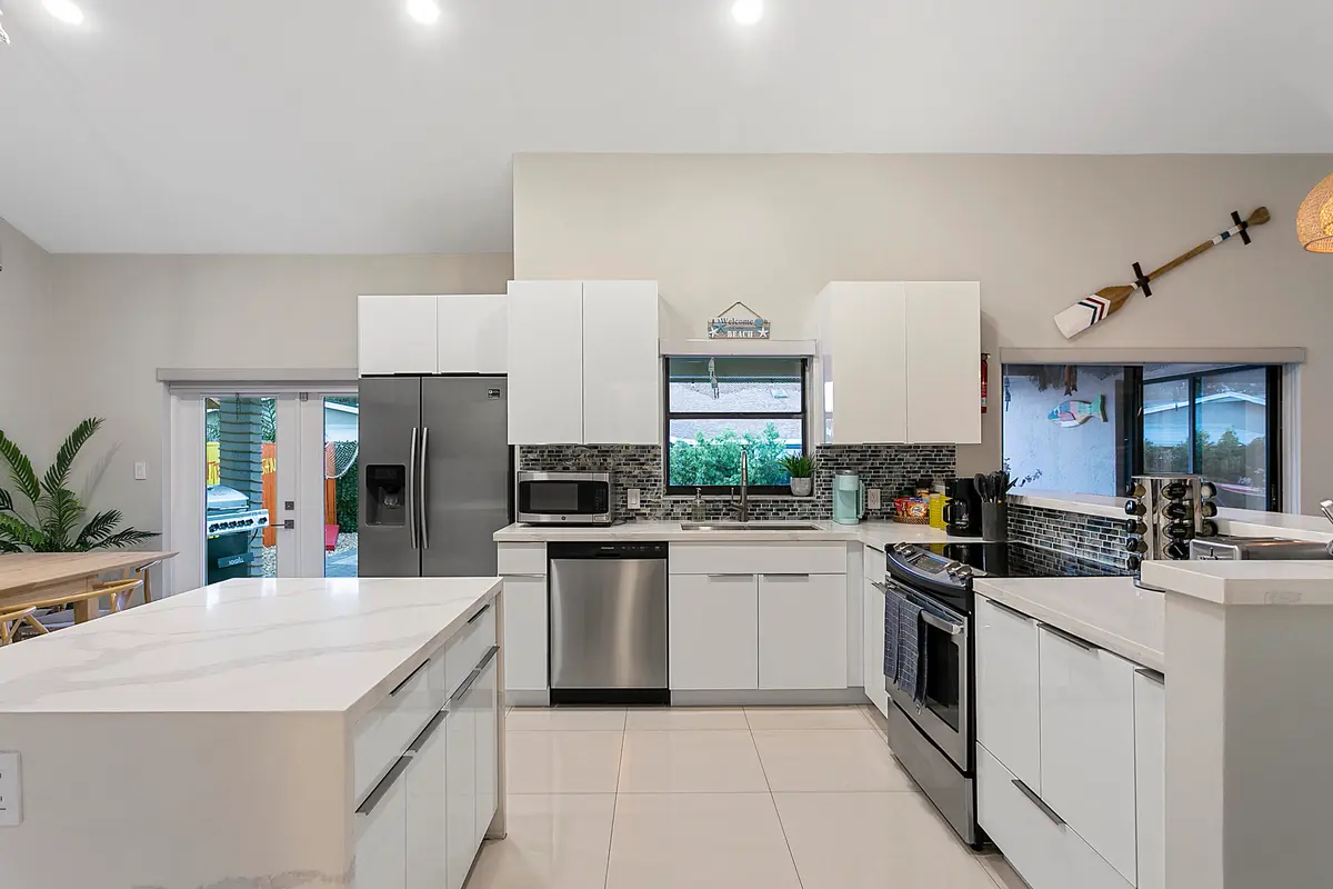 D12 at 231 SE 8th Street, Dania Beach