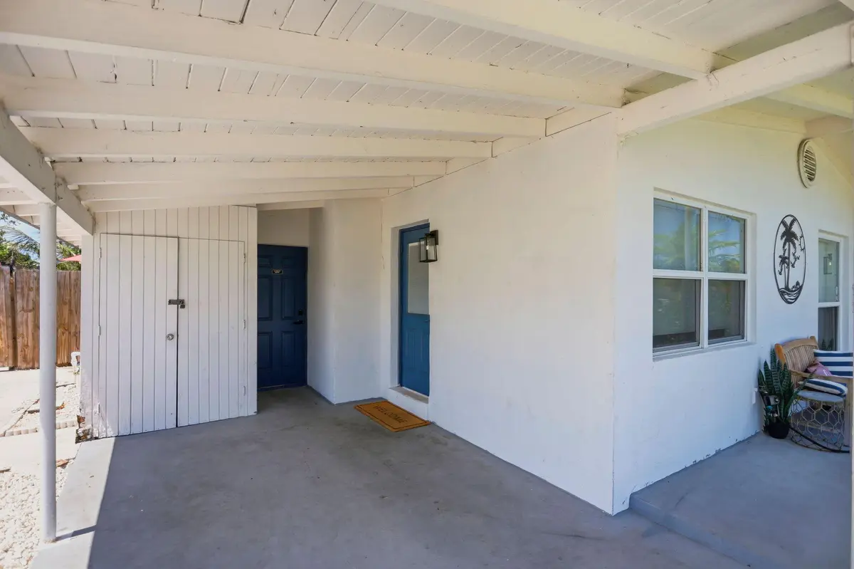 5-web-or-mls-0E2A0899 at 917 W Drew Street, Lantana