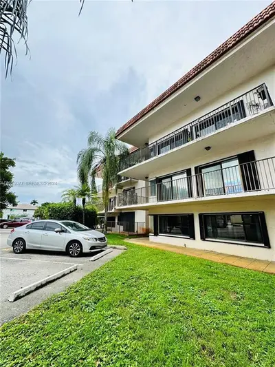4730 SW 62nd Way 104, Davie – Condominium for rent