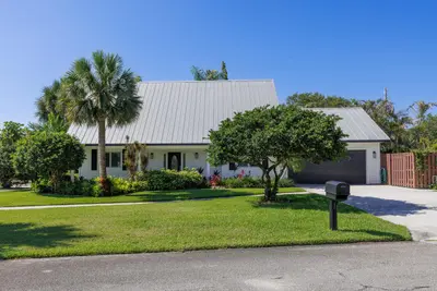 9200 SE Olympus Street, Hobe Sound – Single Family Residence for sale