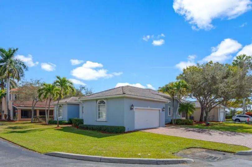2570 SE 4th Place, Homestead, FL – photo 2