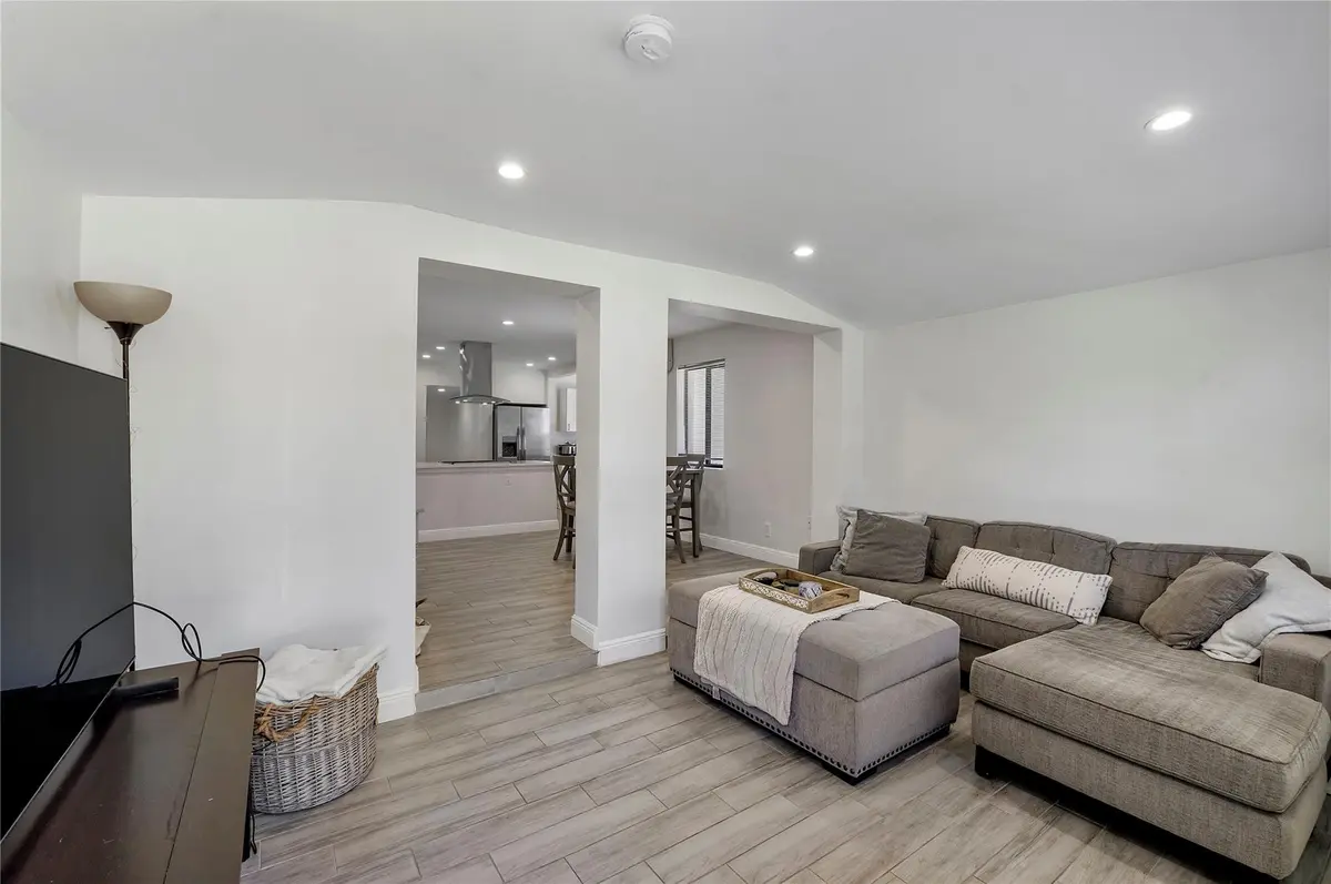 Photo 11 at 342 SW 22nd Street, Fort Lauderdale
