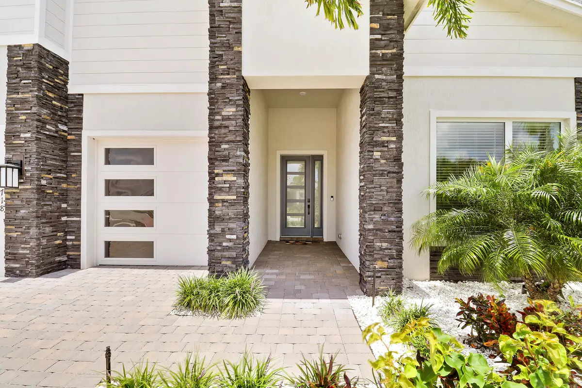 Private Front Entrance at 10718 Stellar Circle, Palm Beach Gardens
