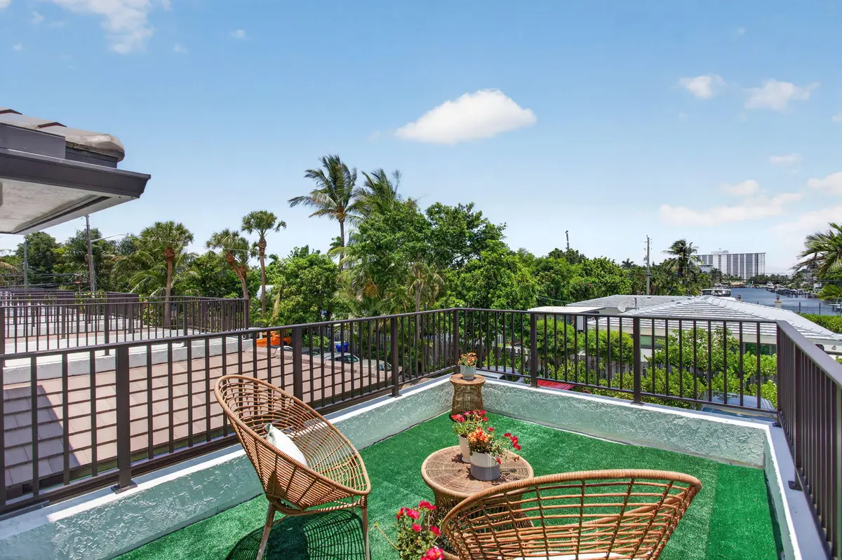 53-web-or-mls-2025-9528 at 2505 NE 2nd Street, Pompano Beach