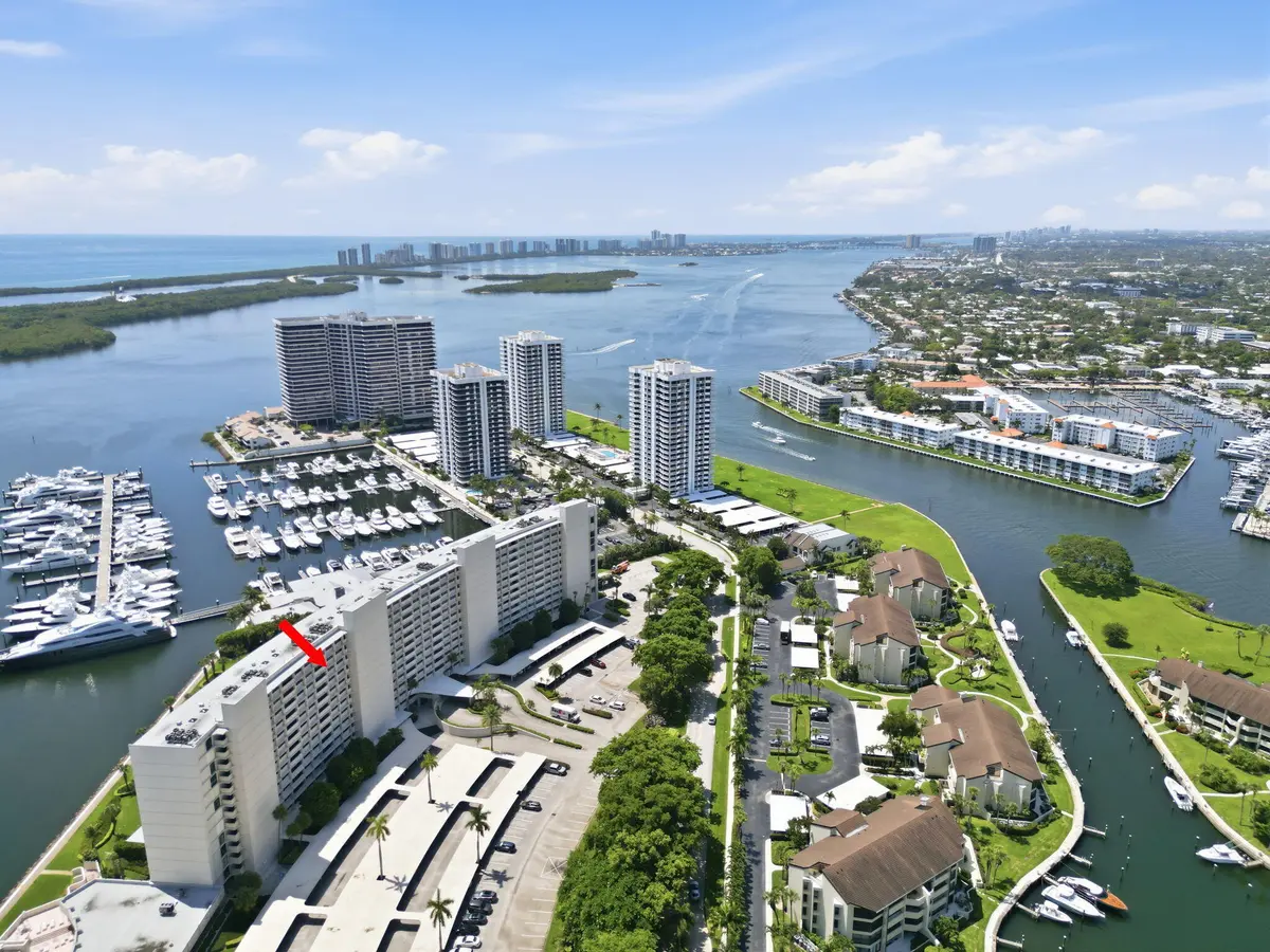 This is a real waterfront community! at 124 Lakeshore Drive 8280, North Palm Beach