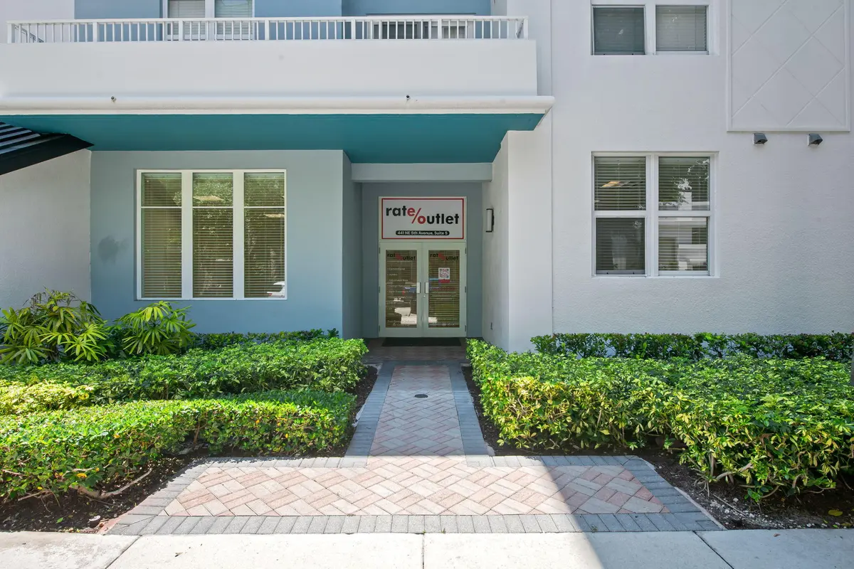 17-web-or-mls-DSC_5853 at 441 NE 5th Avenue 5, Fort Lauderdale