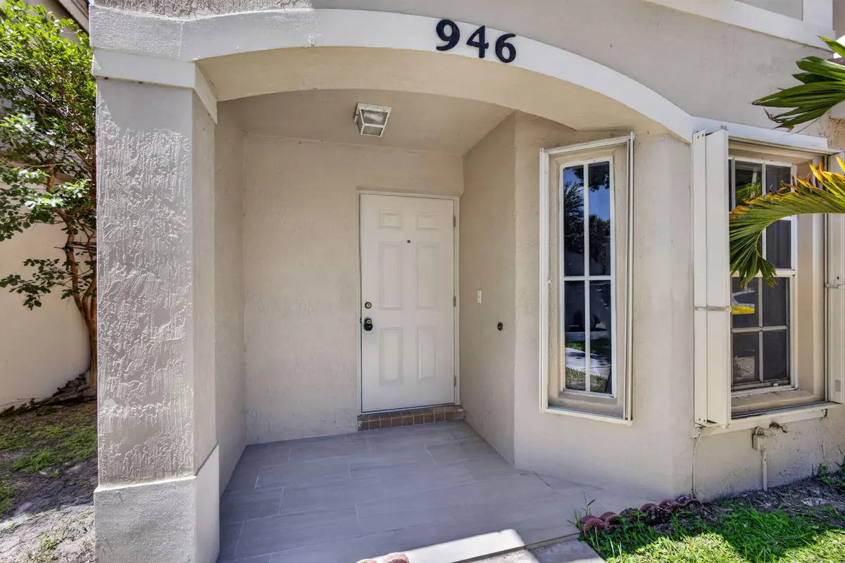 5-web-or-mls-5D1A6797 at 946 Summit Lake Drive, West Palm Beach