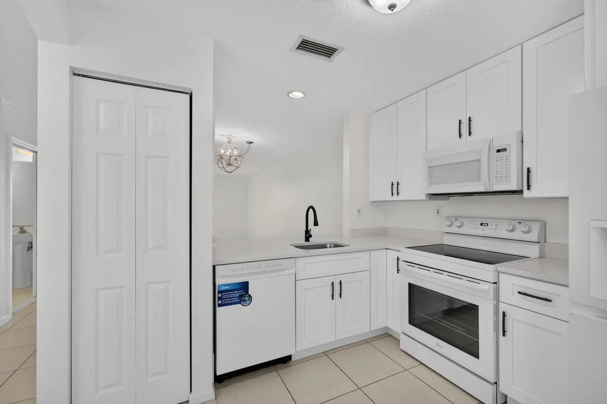 KITCHEN at 946 Summit Lake Drive, West Palm Beach