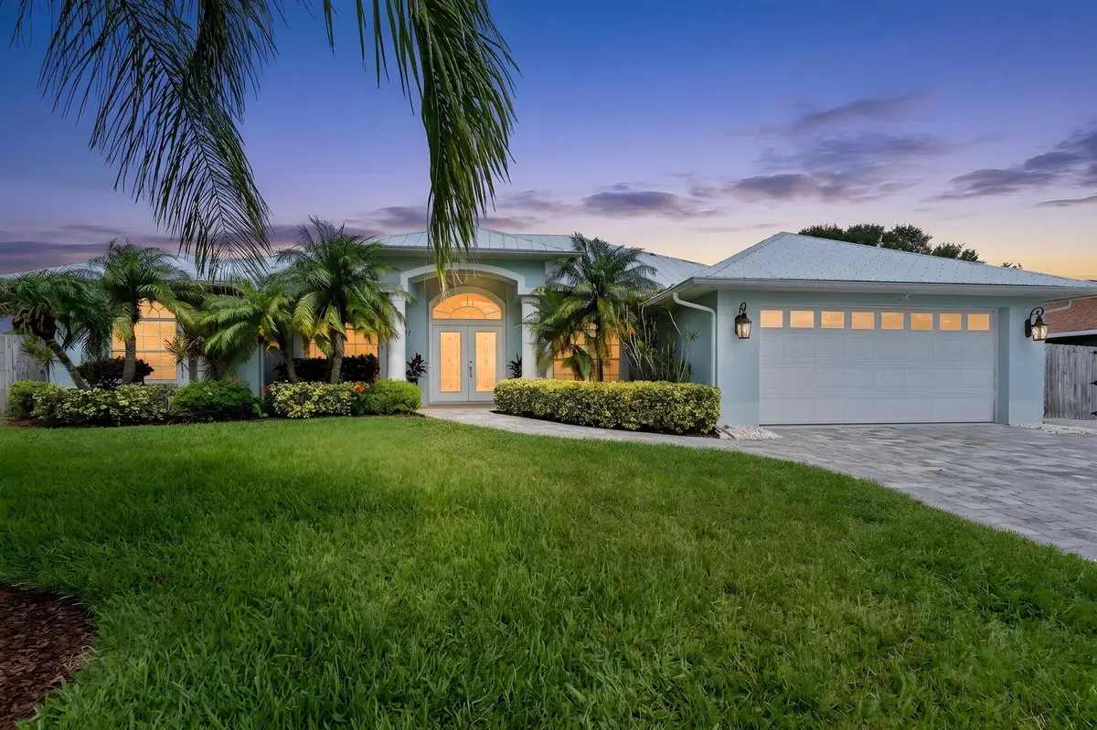 1-web-or-mls-IMG_4634 at 117 Queen Elizabeth Court, Hutchinson Island