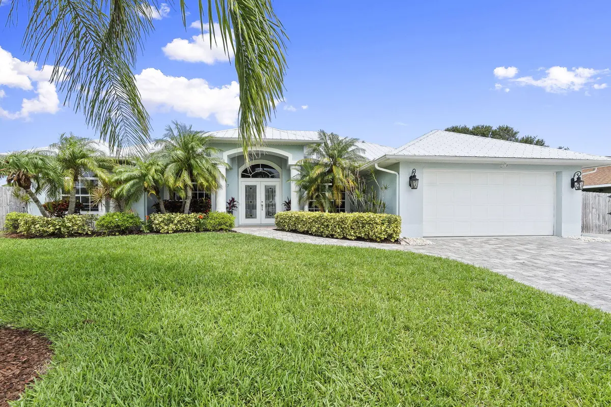3-web-or-mls-DSC06324 at 117 Queen Elizabeth Court, Hutchinson Island