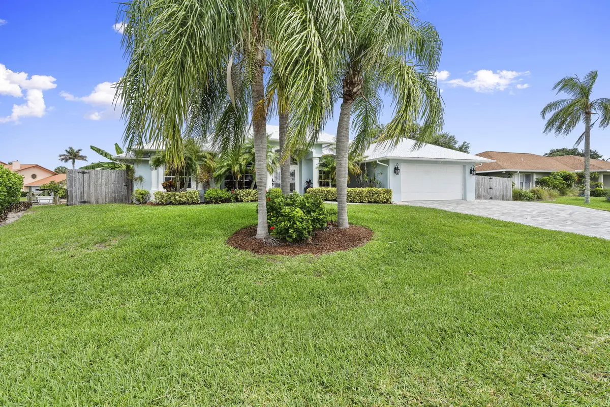 4-web-or-mls-DSC06342 at 117 Queen Elizabeth Court, Hutchinson Island