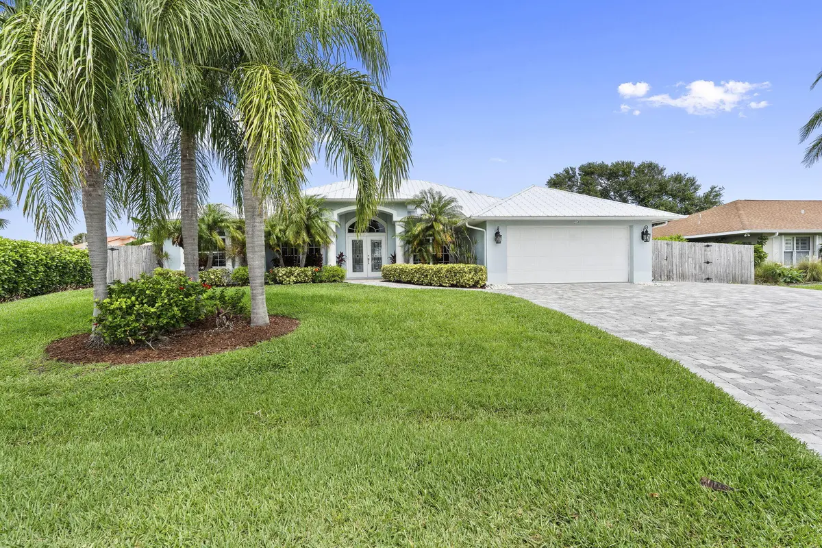 5-web-or-mls-DSC06333 at 117 Queen Elizabeth Court, Hutchinson Island