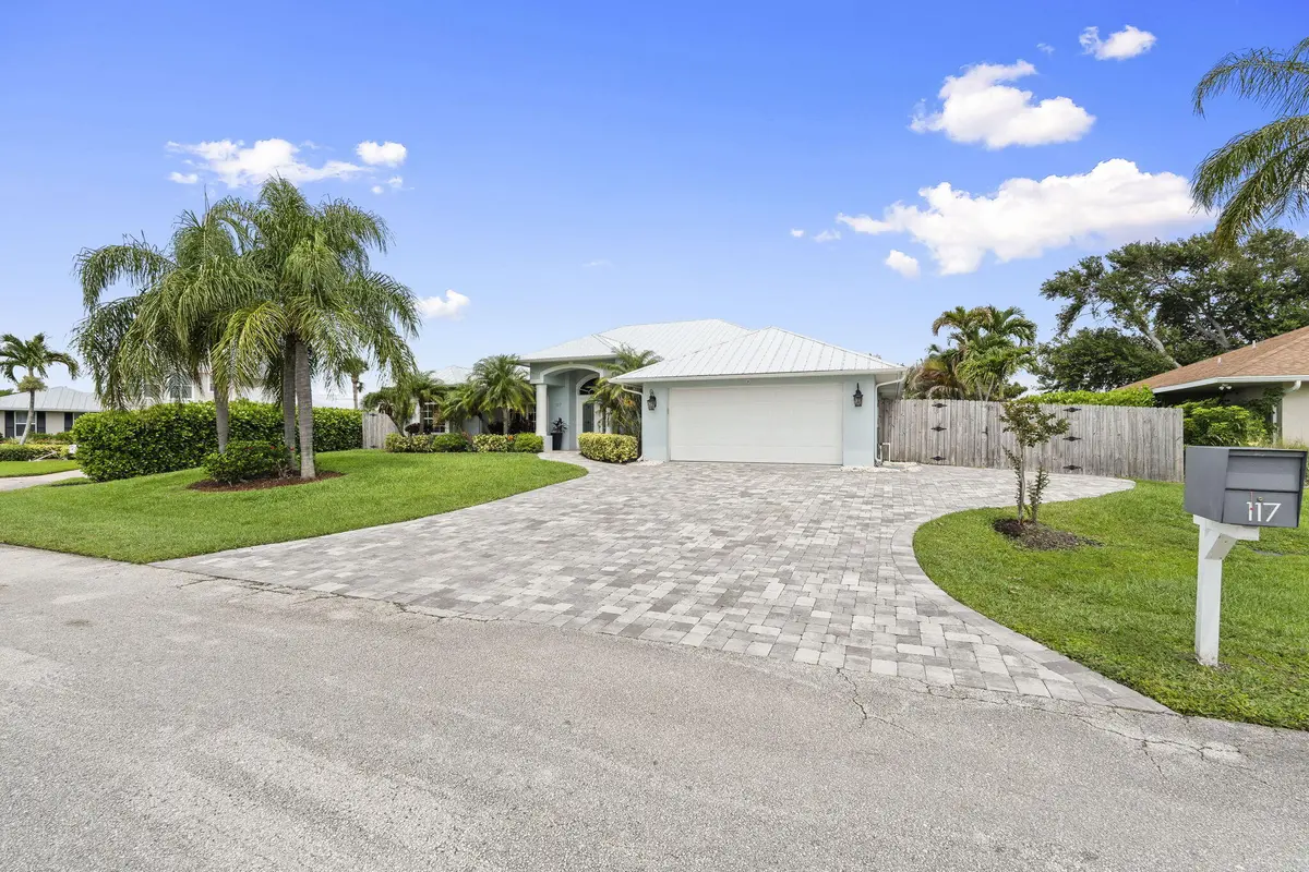 6-web-or-mls-DSC06353 at 117 Queen Elizabeth Court, Hutchinson Island