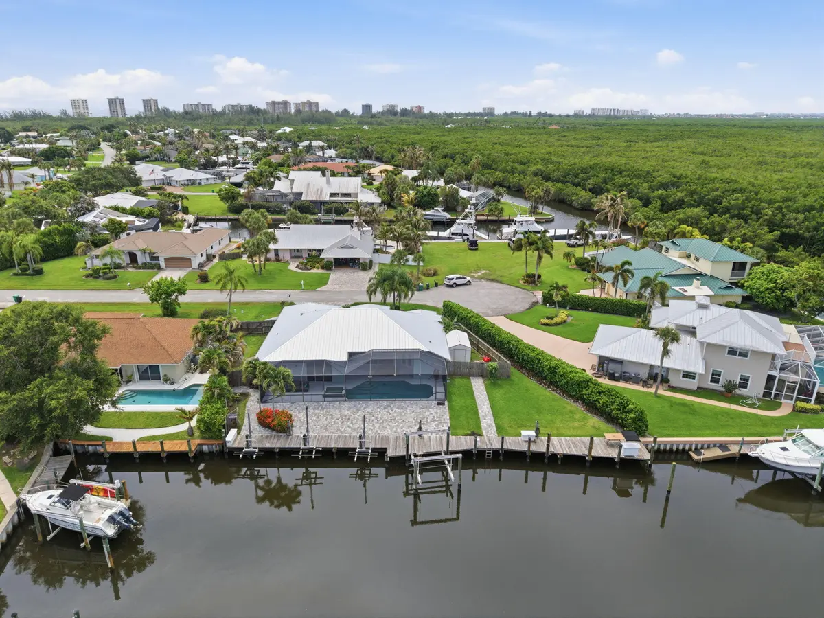 52-web-or-mls-IMG_4638 at 117 Queen Elizabeth Court, Hutchinson Island