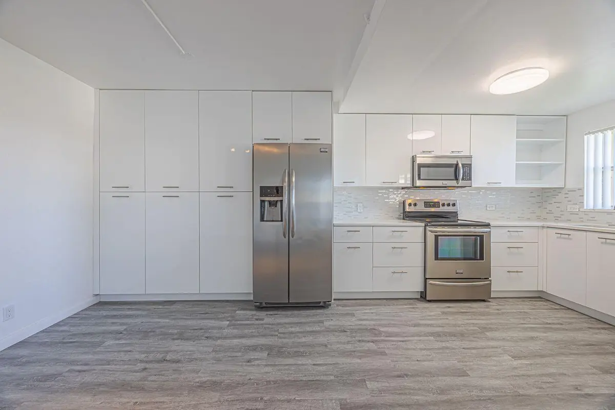 Open Kitchen at 808 SE 7th Street 305, Deerfield Beach