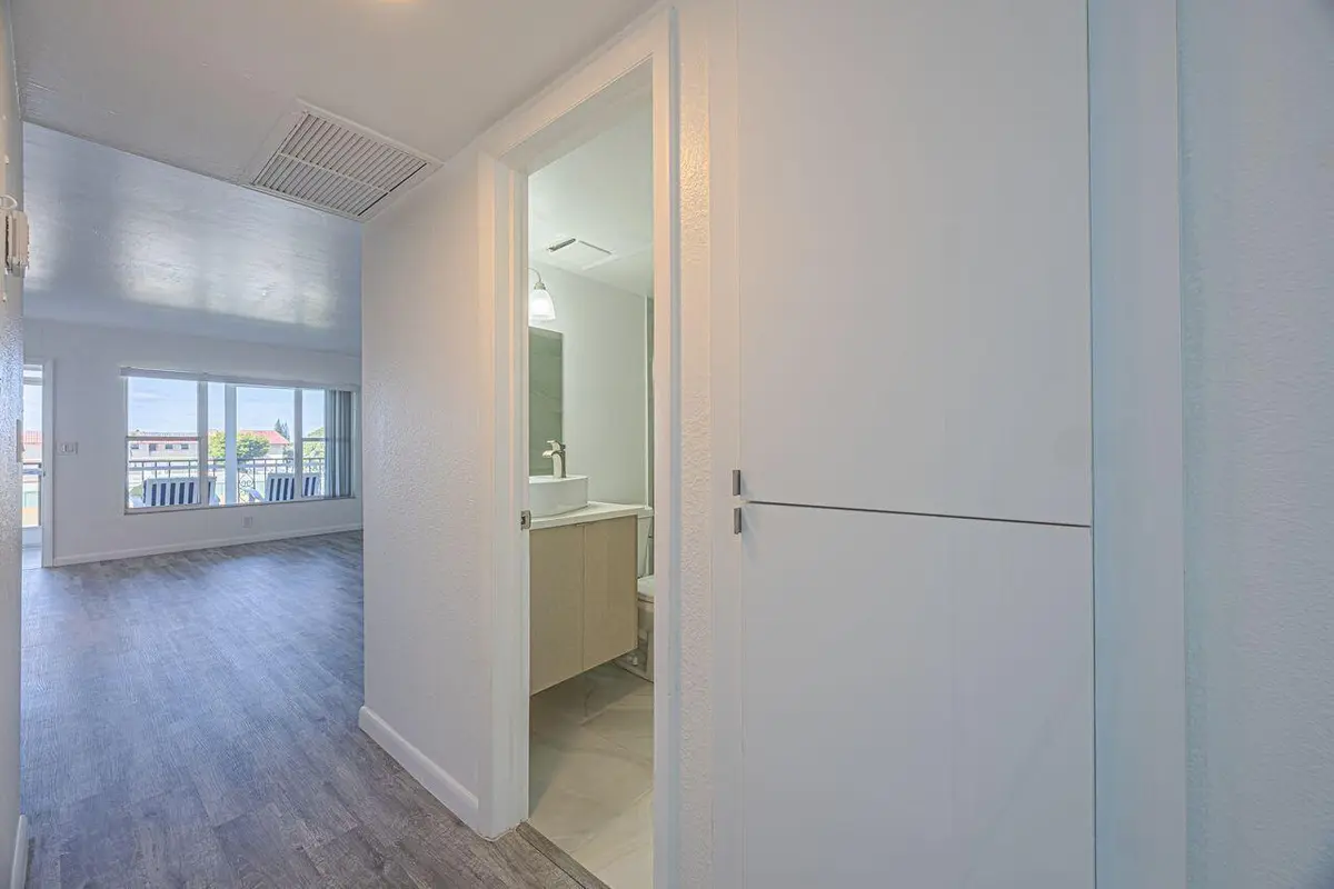 Hall at 808 SE 7th Street 305, Deerfield Beach