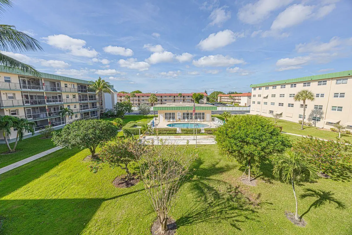 Grounds at 808 SE 7th Street 305, Deerfield Beach