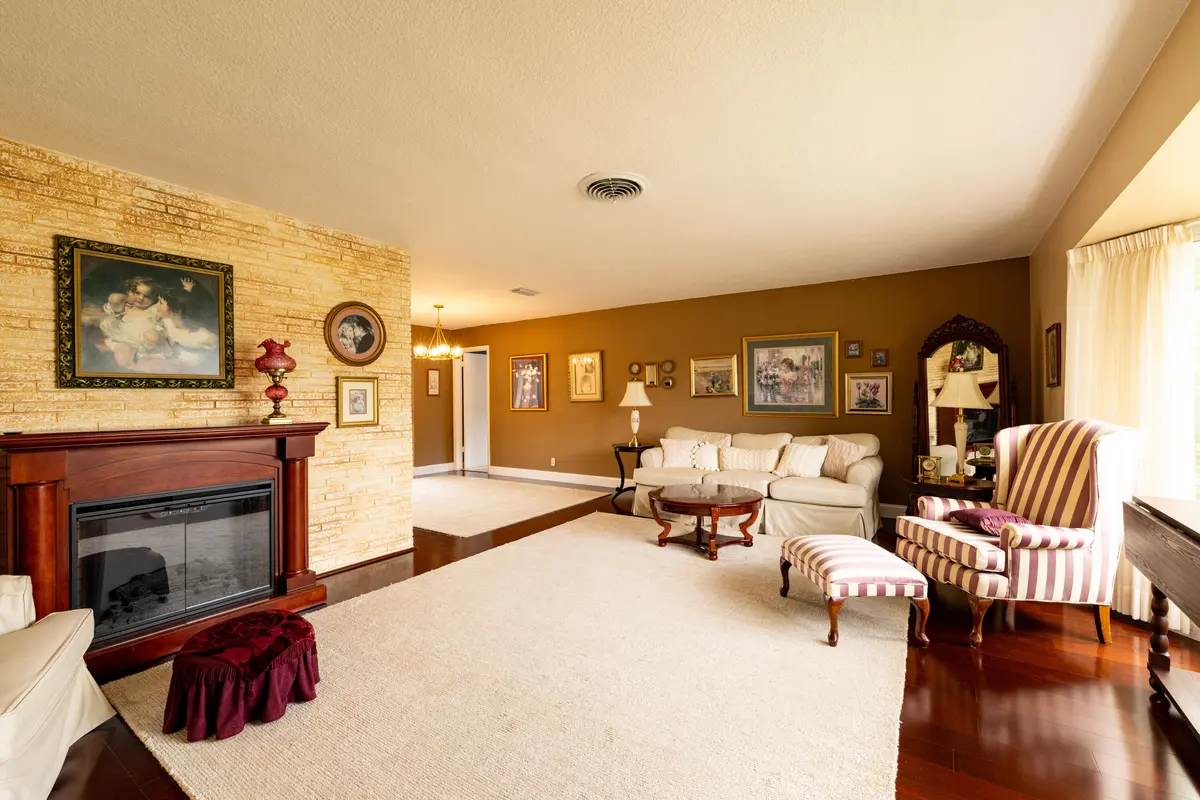 9B2A8360-HDR at 5541 SW 7th Street, Plantation
