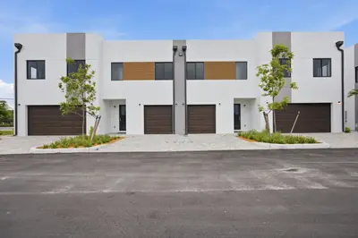1544 NW 1st Avenue, Pompano Beach – Townhouse for sale