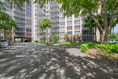 10777 W Sample 207, Coral Springs – Condominium for sale