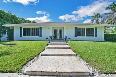 17 E Ocean Avenue, Ocean Ridge – Single Family Residence for rent