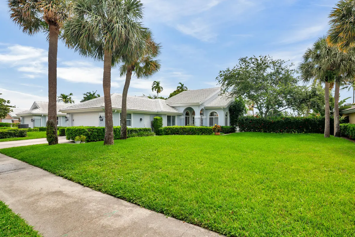 low-1 at 2402 Saratoga Bay Drive, West Palm Beach