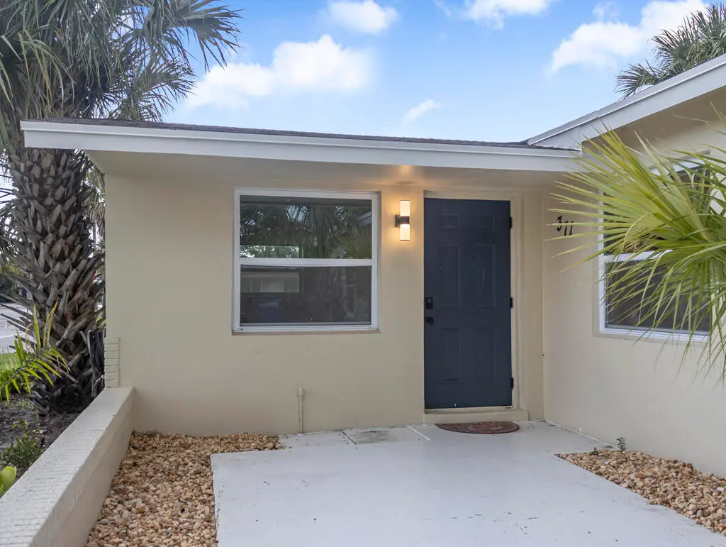 Entryway at 371 W 34th Street, Riviera Beach