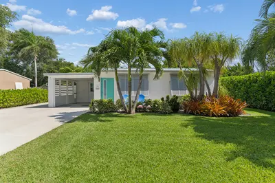127 SW 10th Avenue, Boynton Beach – Single Family Residence for rent