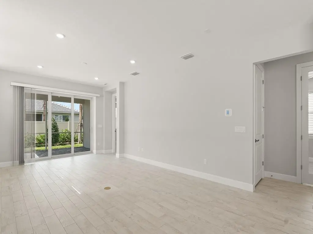 Photo 8 at 4501 Nautilus Circle, Vero Beach