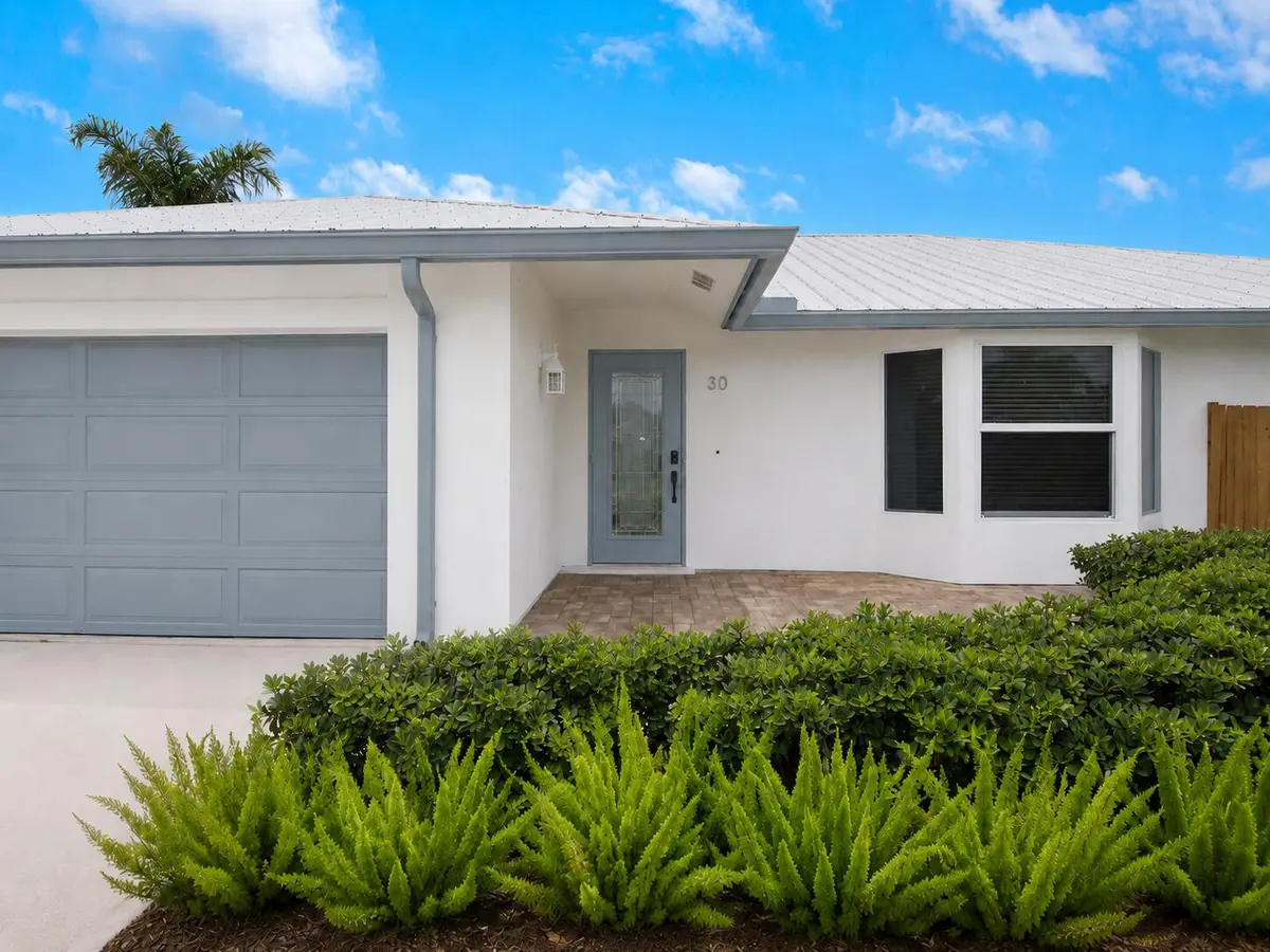 Front patio at 30 Chestnut Trail, Tequesta