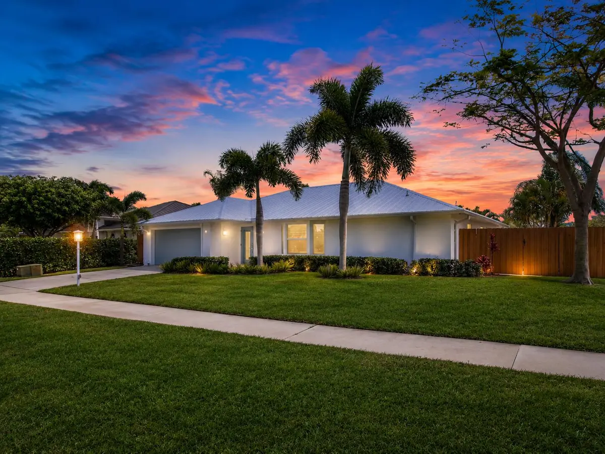 Room for boat at 30 Chestnut Trail, Tequesta