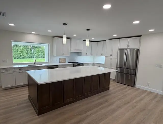 Kitchen at 10736 Locust Street, Palm Beach Gardens