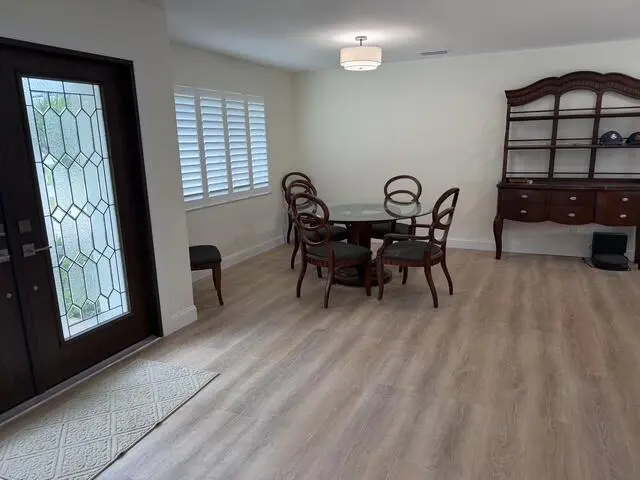 Dining area at 10736 Locust Street, Palm Beach Gardens