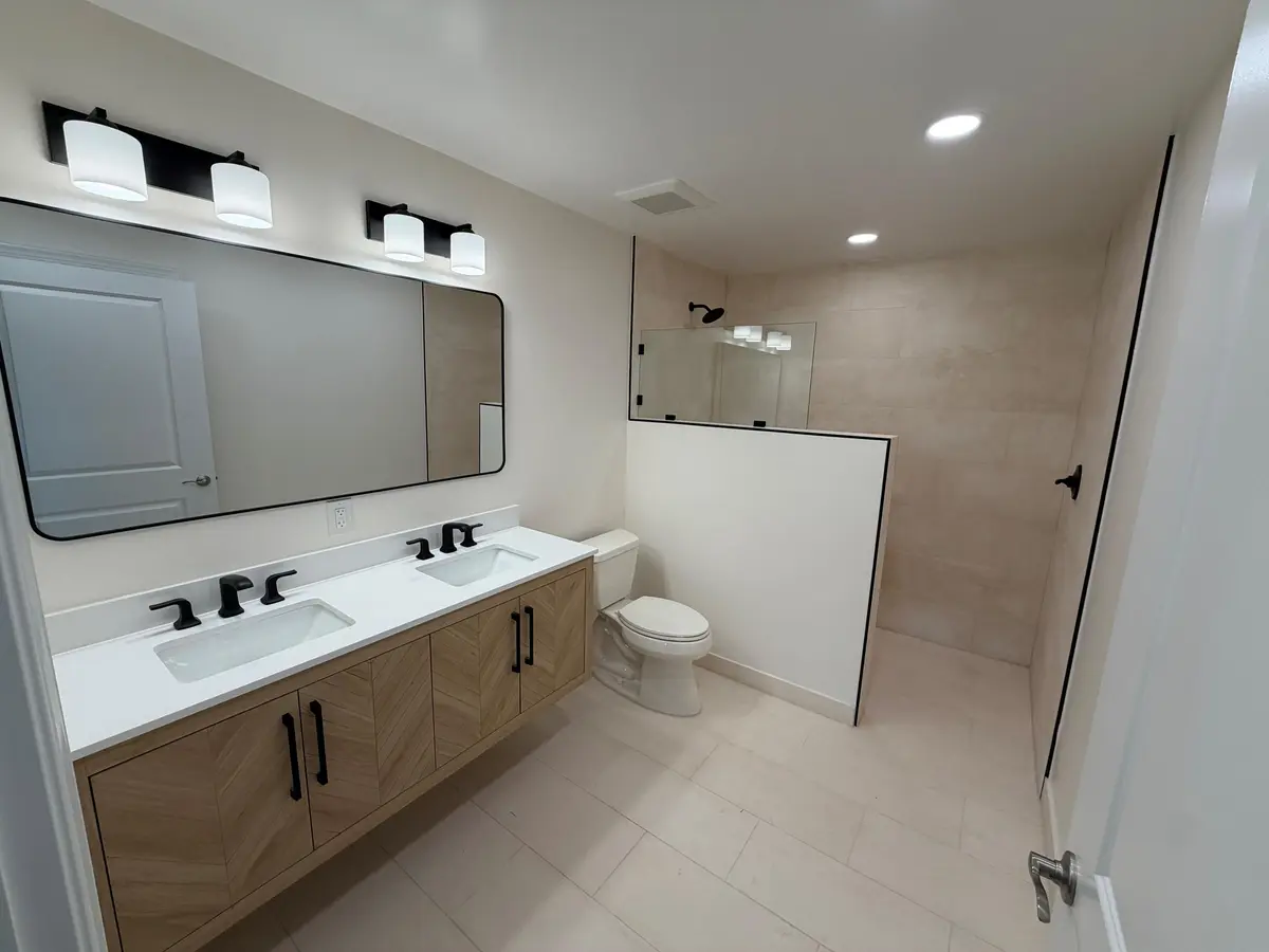 Mbr bth at 10736 Locust Street, Palm Beach Gardens