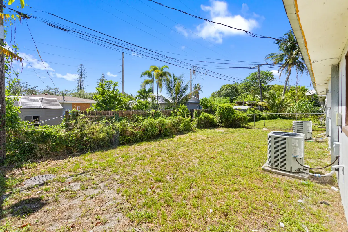 585A4668 at 1519-1521 NW 8th Avenue, Fort Lauderdale