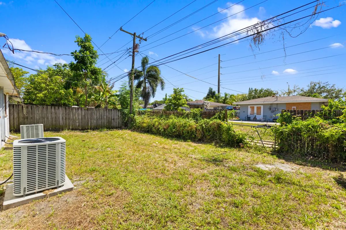 585A4671 at 1519-1521 NW 8th Avenue, Fort Lauderdale