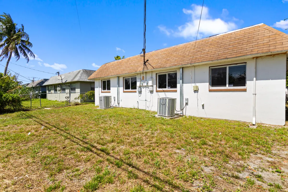 585A4677 at 1519-1521 NW 8th Avenue, Fort Lauderdale