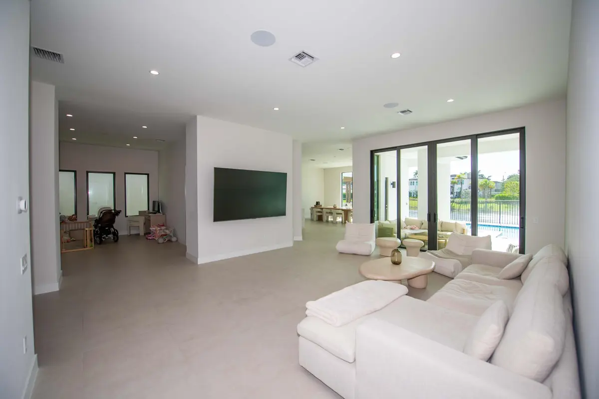 SNAP7000 0102 at 5746 Ashwood Circle, Hollywood