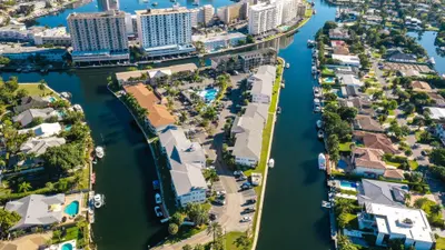 450 Paradise Isle Boulevard, Hallandale Beach – multifamily property for sale