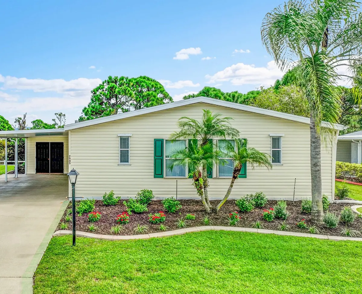 7945 hl shot 1 flag at 7945 Horned Lark Circle, Port St. Lucie