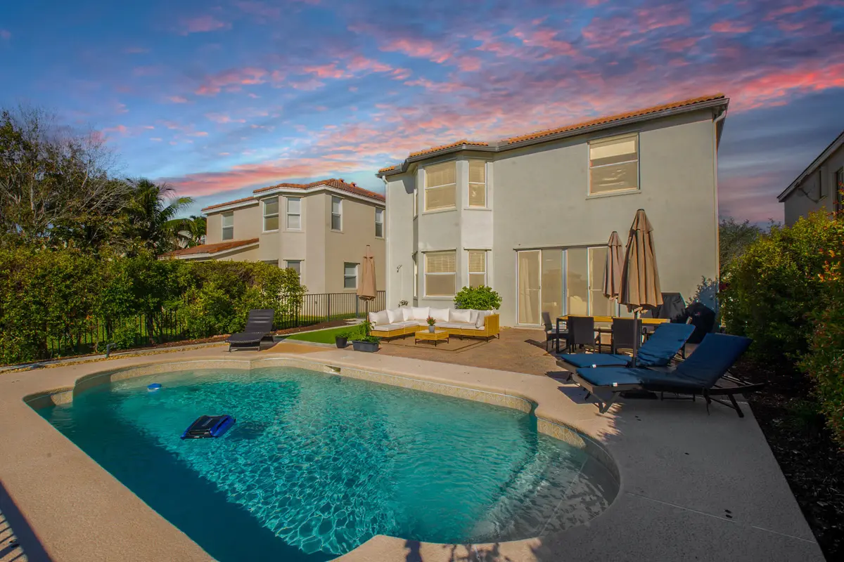 dusk back at 12017 SW Knightsbridge Lane, Port St. Lucie