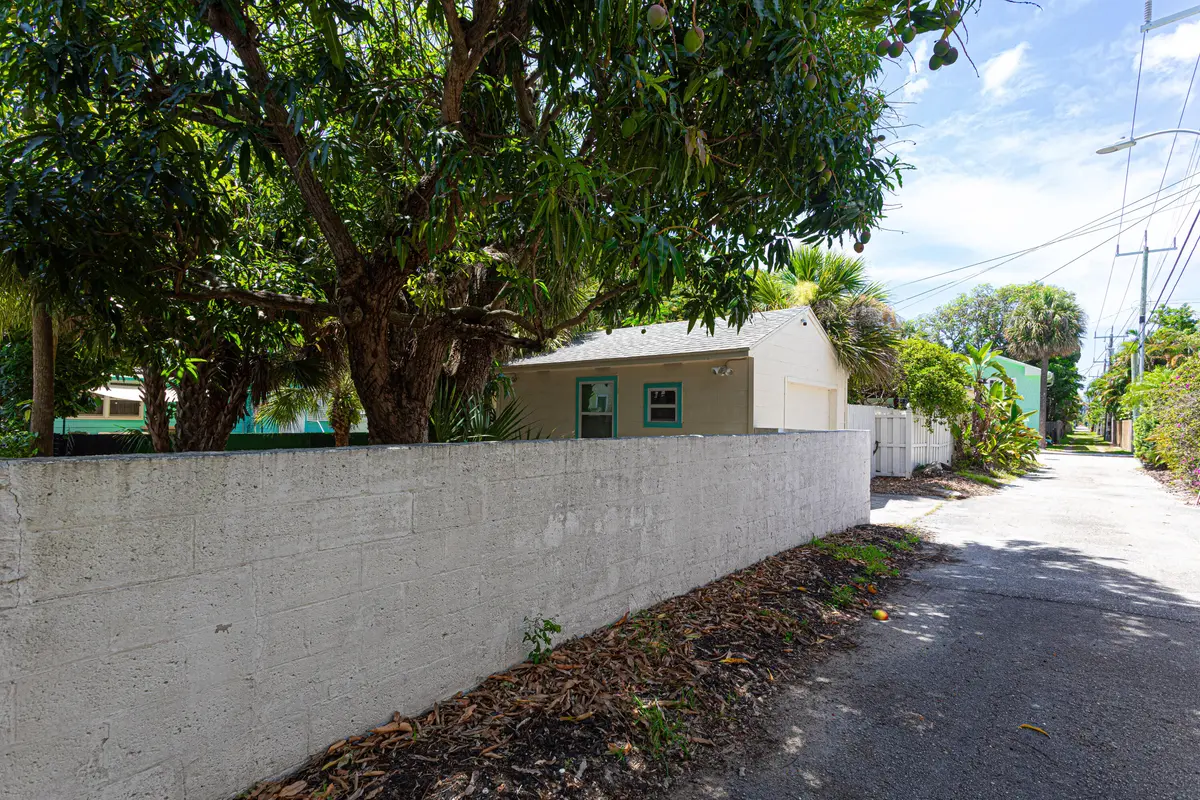 casa-30 at 305 N Lakeside Drive, Lake Worth Beach